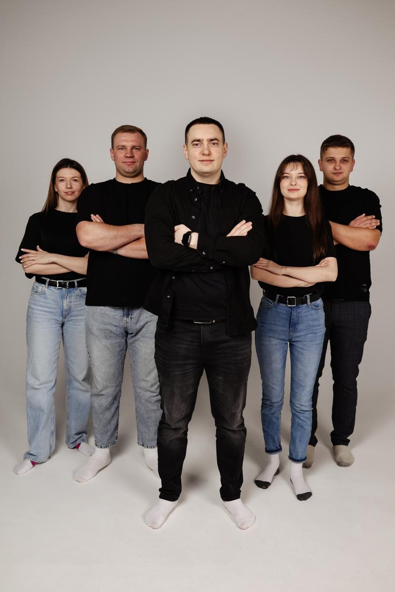 Team in V-formation with arms crossed